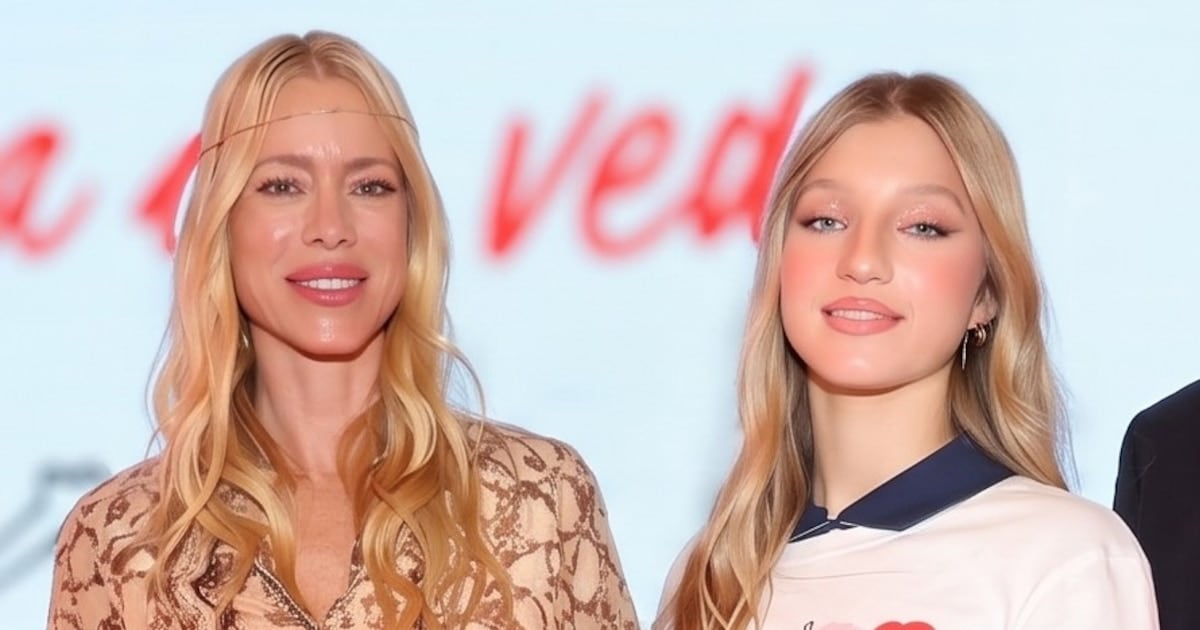 Allegra Cubero pisó fuerte en una pasarela solidaria y dejó a Nicole Neumann con el corazón en la mano