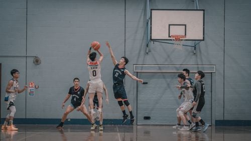 Mirotic y Shorts se disfrazaron de verdugos y Valencia sigue de fiesta en Europa