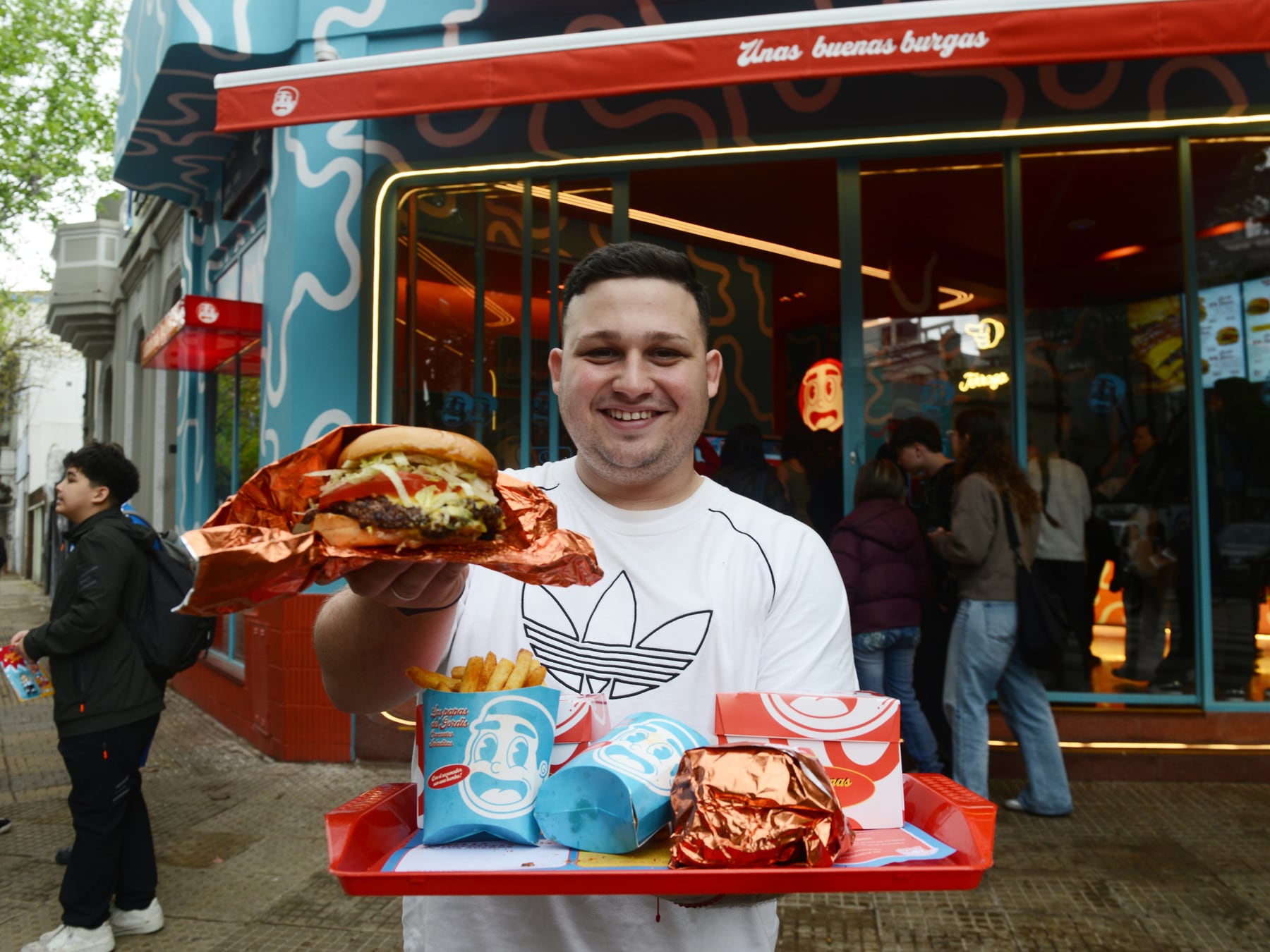 Gordis Burger aterriza en Palermo con smash burgers a la carta y un mostrador sin fila