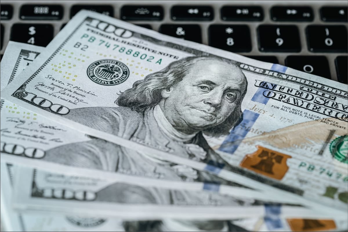 Cotización del dólar en el cierre de la semana: el oficial se vende a 1540 pesos y el blue a 1560