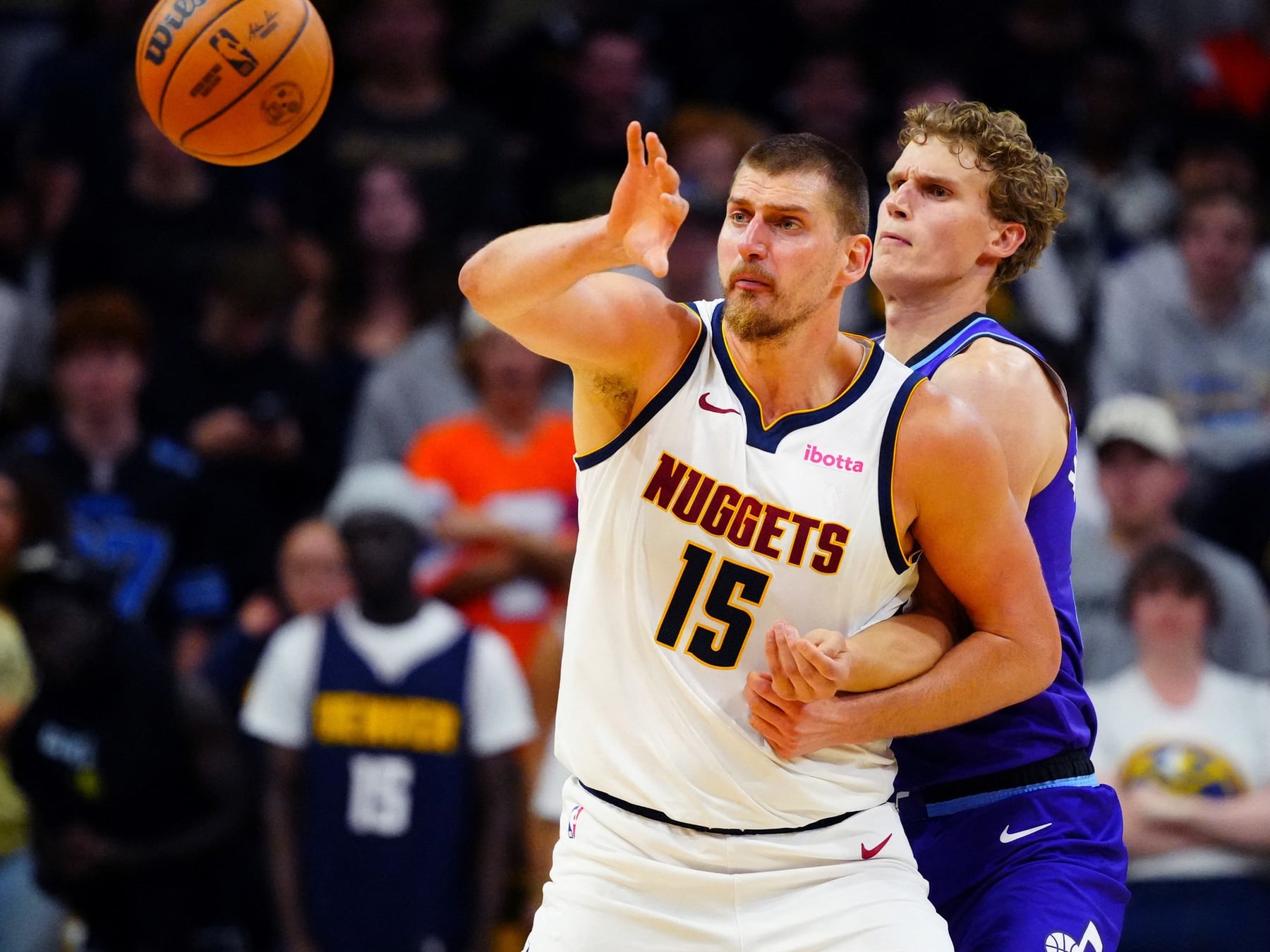 El pase de Jokic que todavía ilusiona: Utah le arruinó la noche a Denver en el debut