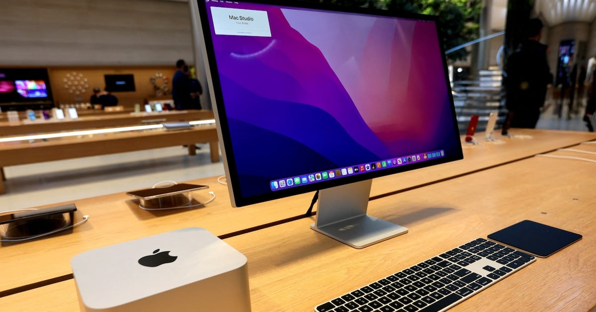 Apple Intelligence en la Mac: cuando la inteligencia artificial te come doce gigas y encima no te deja apagarla bien