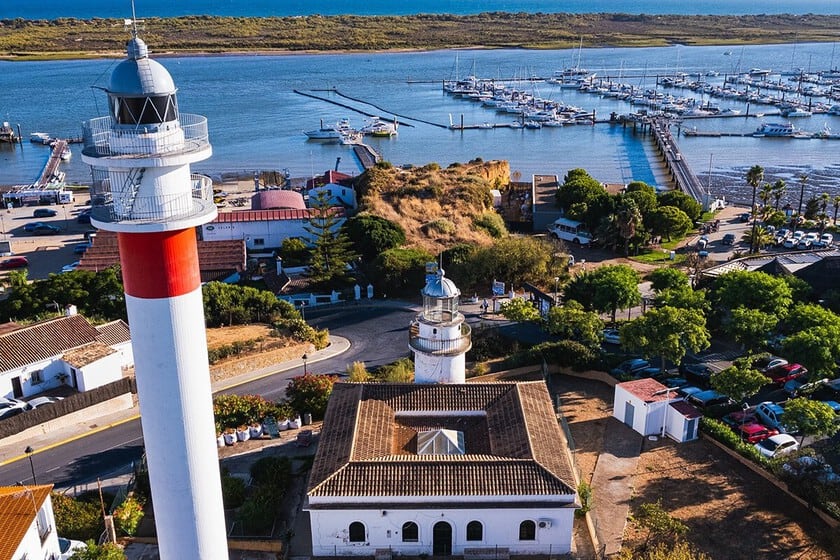 El Rompido, el pueblo pesquero de Huelva donde las coquinas se sirven frente a dunas que crecen sin parar
