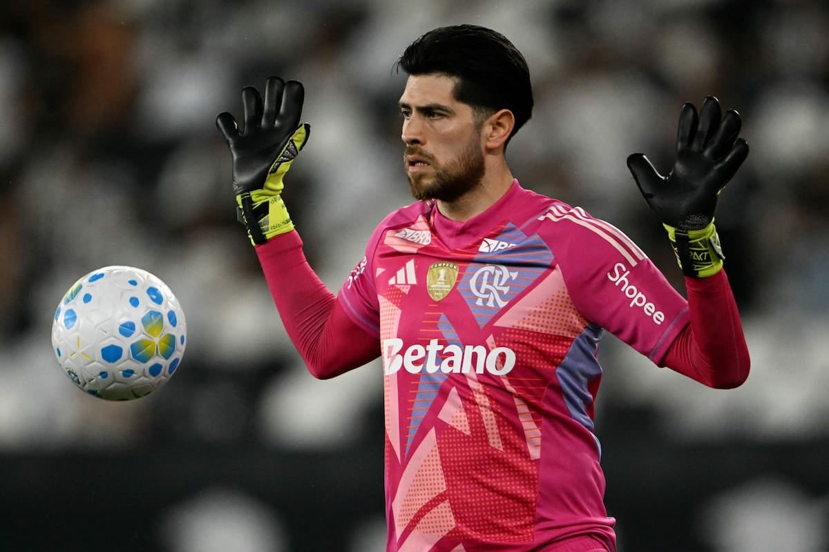 Rossi la pasó de palo a palo y Flamengo se quedó con las manos vacías en Vila Belmiro