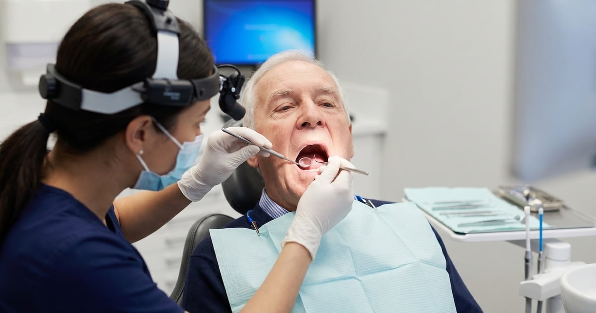 Dientes que se van, mente que se apaga: lo que un adulto mayor debería saber sobre la boca y el riesgo de demencia