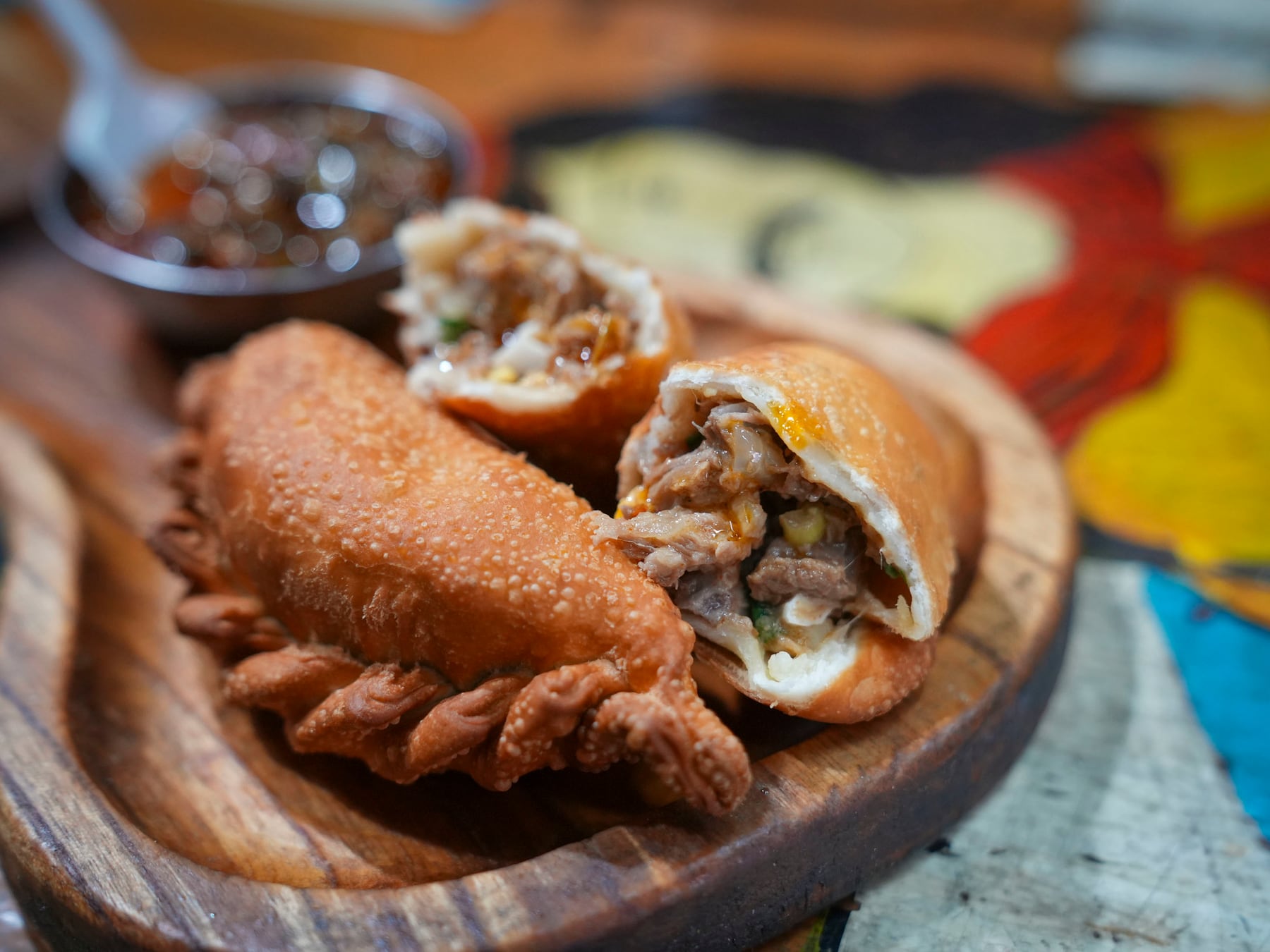 Empanadas del norte y del oeste que resisten en Buenos Aires: cinco locales de barrio para probar sin viajar