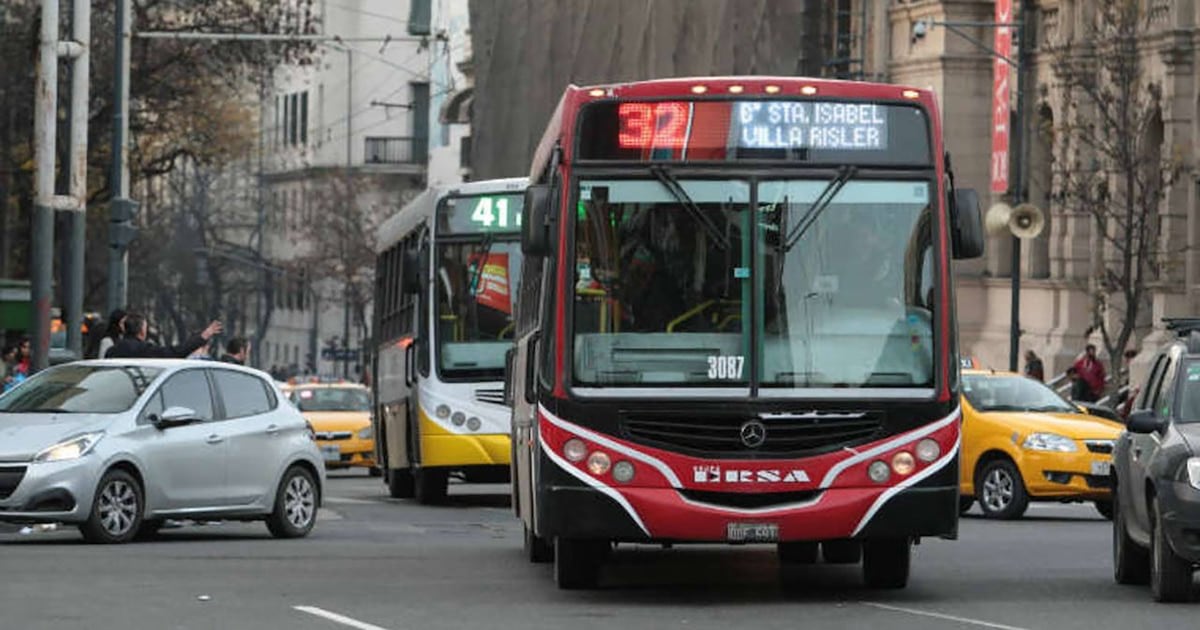 Tarifas de colectivo en Argentina: la brecha entre ciudades supera los $2.400 por pasaje y el AMBA pierde pasajeros