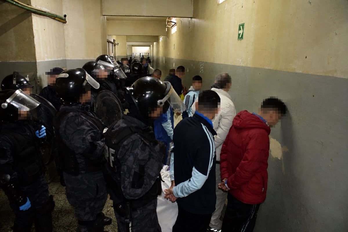 Arrancó el operativo para mudar a 1.500 presos de Devoto a un penal nuevo en Marcos Paz