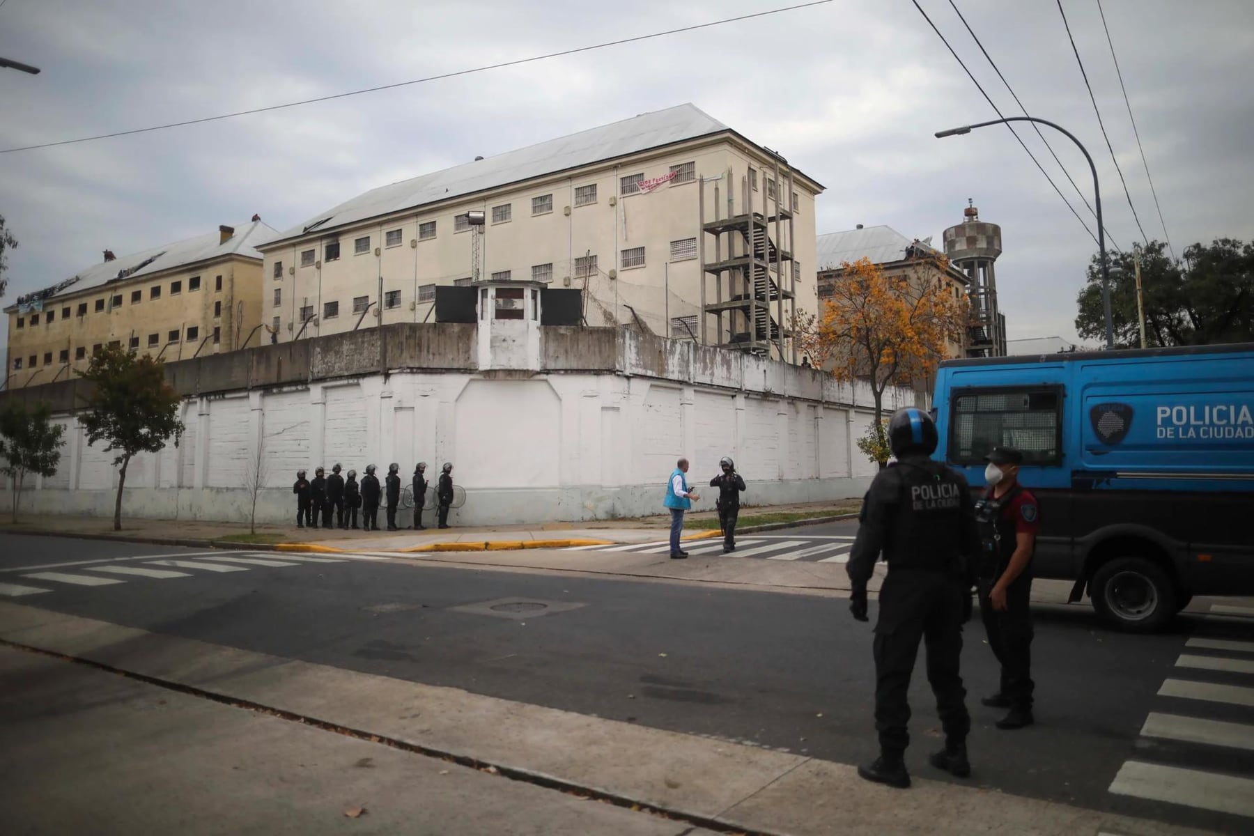 Más de mil internos de Devoto ya fueron reubicados en Marcos Paz y crece la tensión por las pertenencias