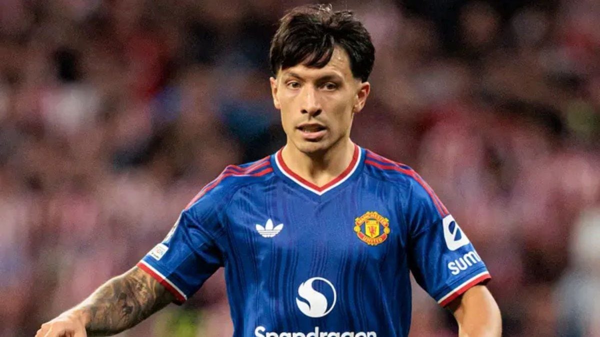 Martínez apuntó a la dirigencia del United, Rooney le marcó la cancha y dejó al zaguero en el ojo de la tormenta