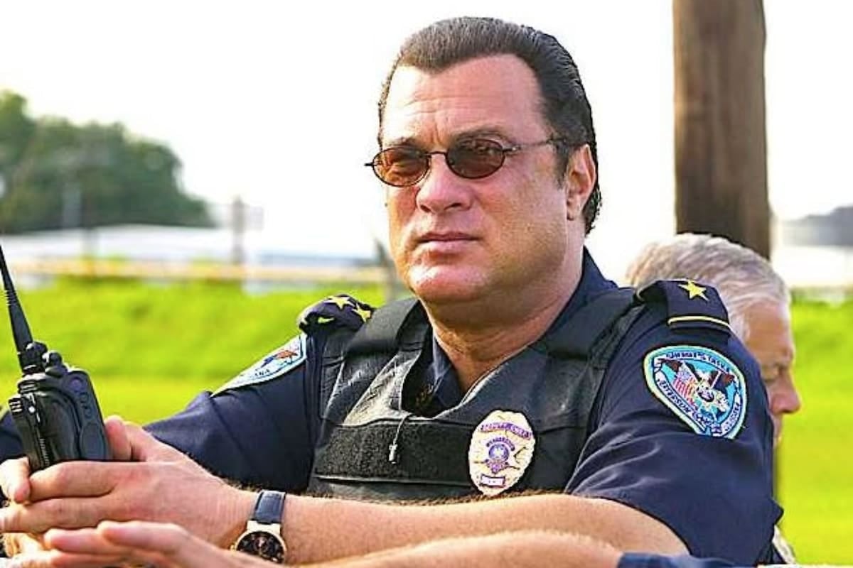 Steven Seagal se calzó la placa en Texas y se olvidó de Hollywood: la historia detrás del giro más inesperado del actor