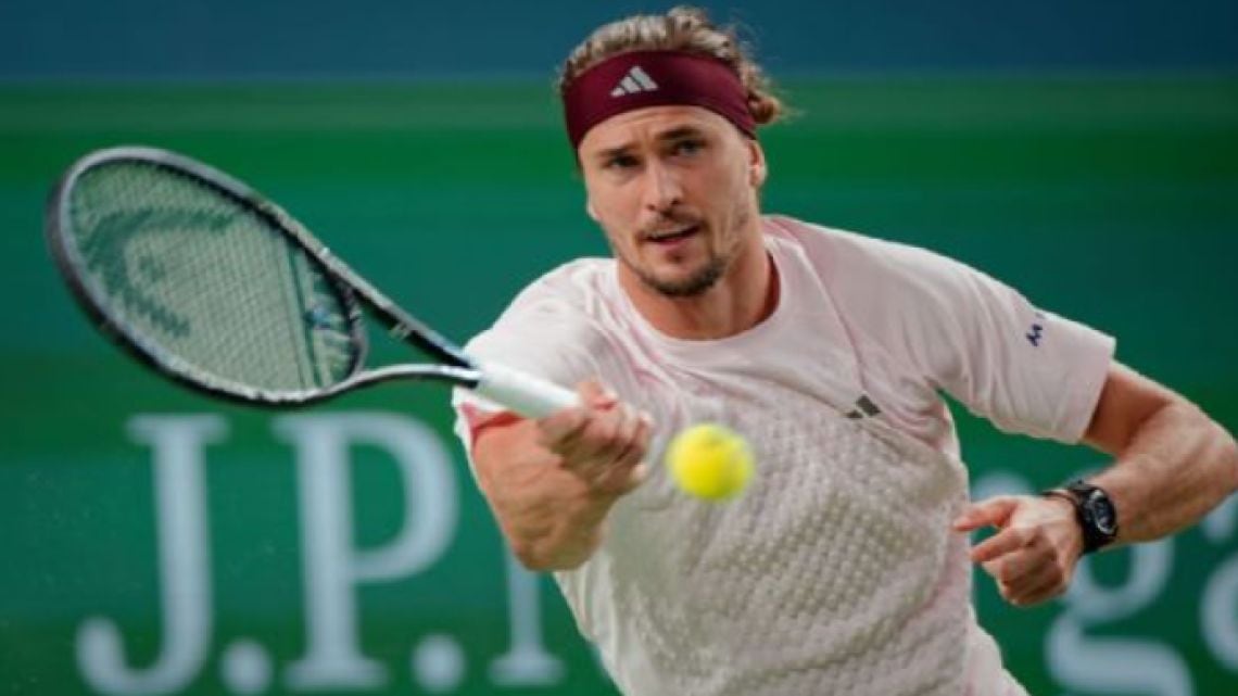 Zverev barrió a De Miñaur y ya tiene medio ticket a la final del Masters de Shanghai