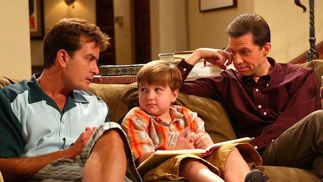 La vez que Hugh Grant estuvo a punto de decir presente en la sitcom más ruidosa de la tele estadounidense