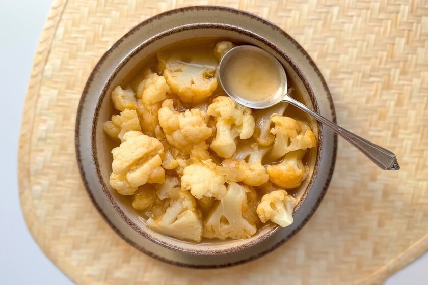 Sopa de coliflor en trozos: la versión con cuchara grande que se cocina en 15 minutos