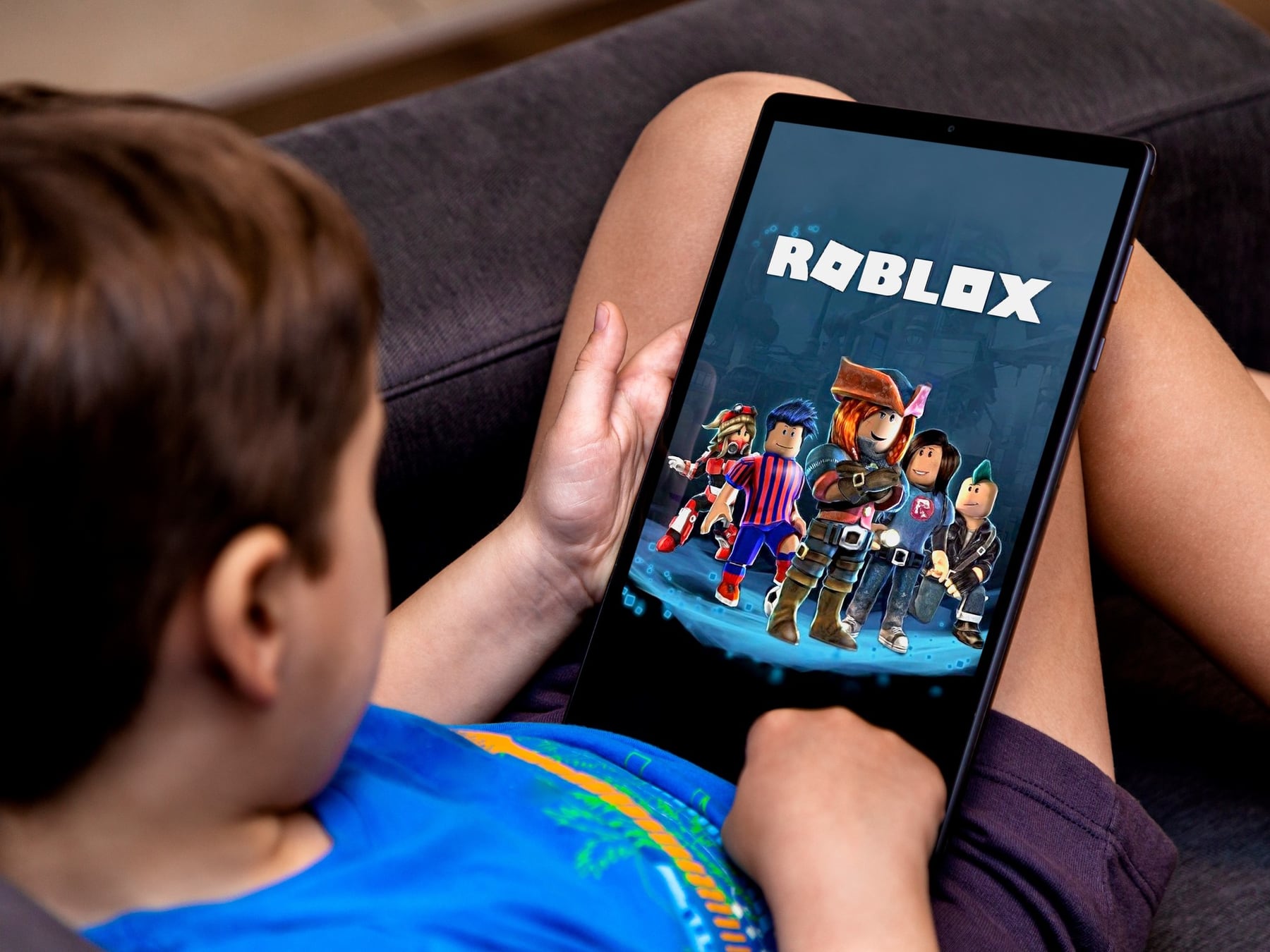 Roblox cumple veinte años y las familias siguen sin entender qué hacen sus hijos ahí adentro