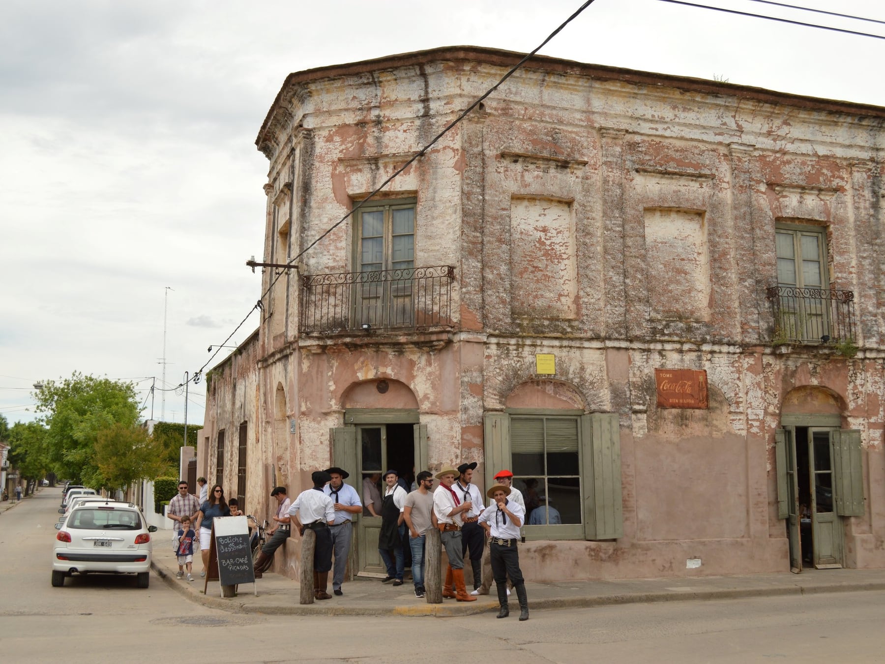 San Antonio de Areco, más allá del gaucho: un pueblo donde la artesanía de autor se reinventa en cada taller