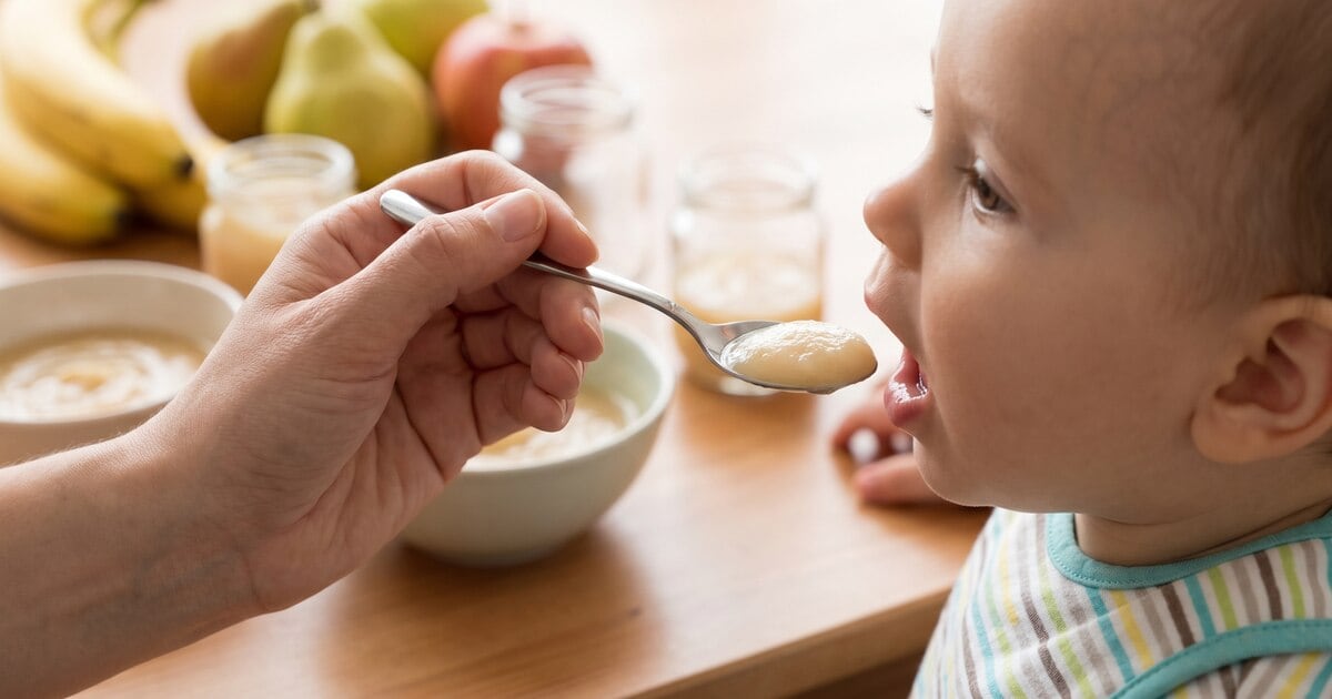 La primera comida del bebé: las dudas más frecuentes de las familias