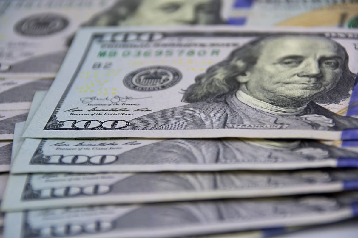 El dólar queda sin cambios durante el fin de semana, con una brecha mínima