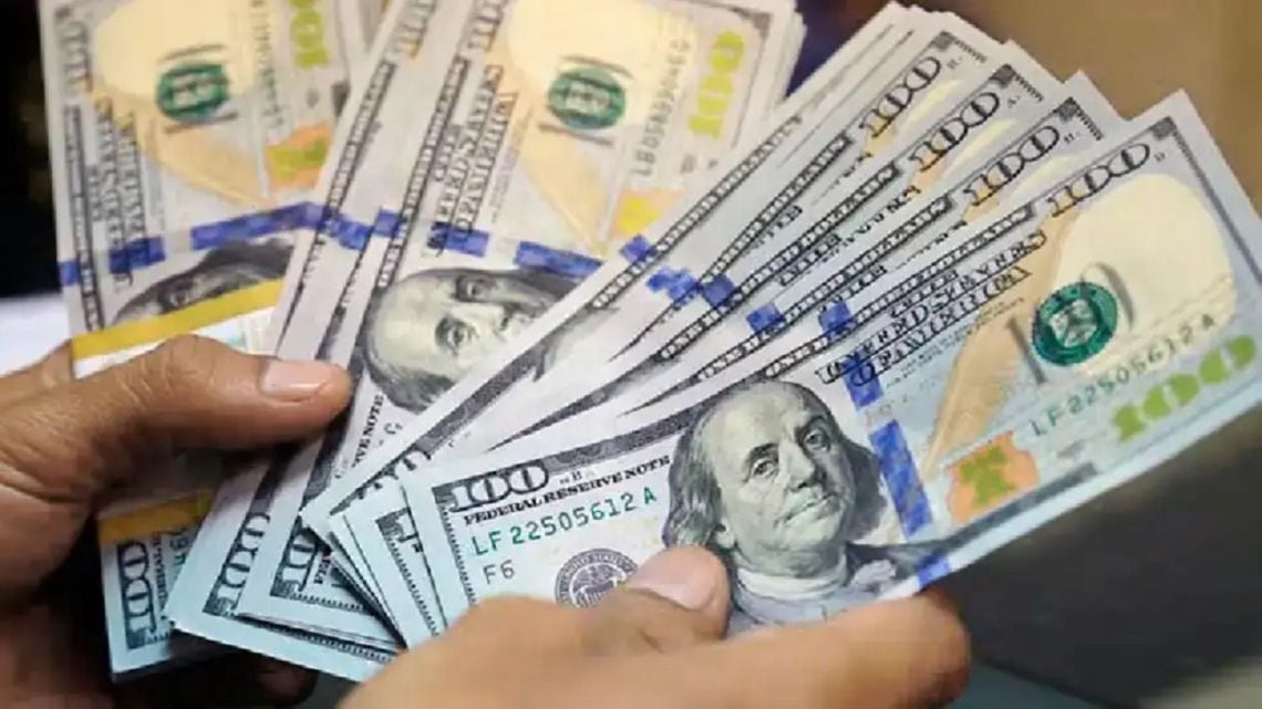 El dólar informal cerró a $1.575 y las cotizaciones financieras mostraron diferencias